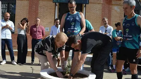 La iniciativa&nbsp;"1 km, 1 &aacute;rbol, 1 vida" propulsada por el sanjuanero Antonio Bendala consigue un enorme reconocimiento. fuente: Facebook de Antonio Bendala
