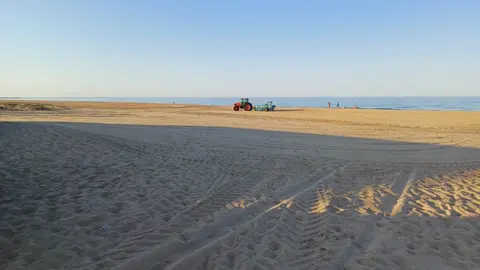 Playa de Punta Umbr&iacute;a totalmente limpia despu&eacute;s de la noche de San Juan