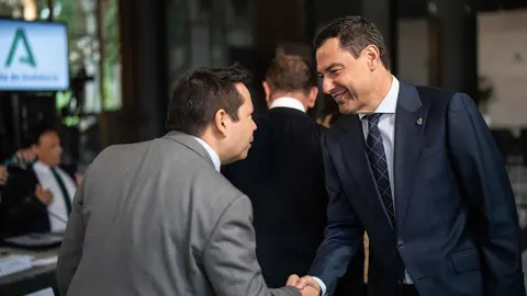 Moreno saluda en un reciente acto