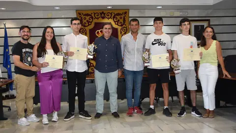 J&oacute;venes puntaumbrie&ntilde;os reconocidos por el consistorio