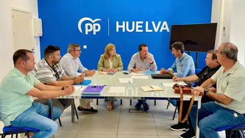 Encuentro del PP con los representantes de la empresa.