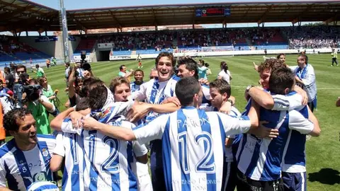 La temporada 2005-06 est&aacute; grabada en la memoria de todos los aficionados recrestivista por aquel gran curso en el que el Decano consigui&oacute; su tercer ascenso a Primera de la historia. Fuente: Twitter oficial del Recreativo de Huelva