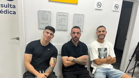 De izquierda a derecha: Centuri&oacute;n, G&aacute;lvez y Becken, durante las pruebas m&eacute;dicas. Fuente: Guillermo Aceituno