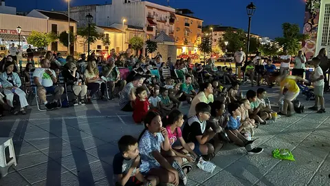 Asistentes a la primera proyecci&oacute;n. Fuente: Ayuntamiento de Bollullos.