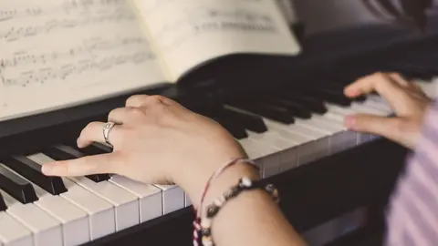 Buscan profesores de m&uacute;sica para trabajar en una academia en Huelva. Imagen de wal_172619 en Pixabay