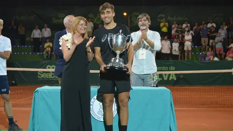 Dani M&eacute;rida es el nuevo campe&oacute;n masculino de la Copa del Rey de Tenis de Huelva. Fuente: AMV