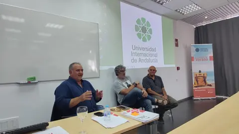 Los humoristas junto al moderador, Norberto Javier.