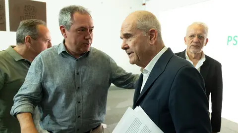 El secretario general del PSOE-A junto al expresidente de la Junta, Manuel Chaves.