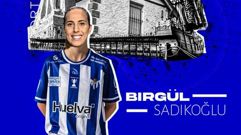 Birgul Sadikoglu aterriza en el Antonio Toledo. Fuente: Twitter del Sporting de Huelva