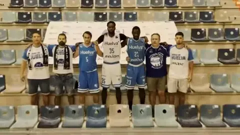 El CDH presenta sus nuevas equipaciones. Fuente: Twitter CDH