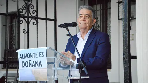 El alcalde de Almonte, Francisco Bella.