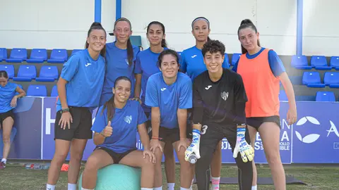 Eva Cintado, Natalia Cano, Lydia y Sof&iacute;a  se unen a la pretemporada de la primera plantilla de las espartanas. Fuente: Twitter Sporting de Huelva