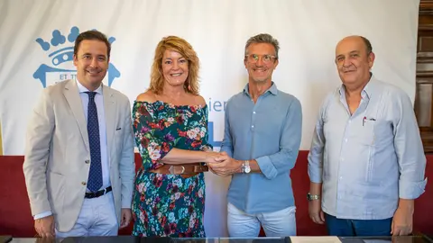 Acuerdo de colaboraci&oacute;n entre Ayuntamiento y Hermandad.
