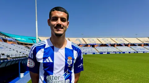 Juan Pablo Pereira se presenta con el Recre. Fuente: Twitter Recreativo de Huelva