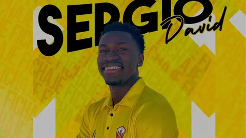 Sergio David firma por el San Roque de Lepe. Fuente: Twitter San Roque de Lepe