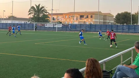 La AD Cartaya frente al CD Punta Umbr&iacute;a en su &uacute;ltimo partido de pretemporada hasta el momento. Fuente: Twitter AD Cartaya