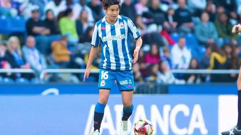 Ayaka Gonuchi firma por las espartanas. Fuente: Instagram Ayaka Gonuchi