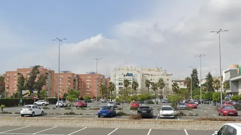 Aparcamientos del parque comercial de Marismas del Polvor&iacute;n
