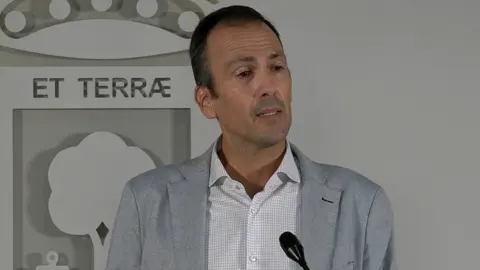 Francisco Mu&ntilde;oz interviene ante los medios