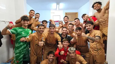 Los ayamontinos celebran su primer triunfo de la temporada. Fuente: Twitter Ayamonte