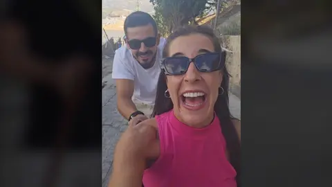 Carolina Mar&iacute;n pas&aacute;ndoselo en grande con su familia