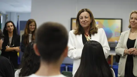La nueva consejera de Educaci&oacute;n y FP, Mar&iacute;a del Carmen Castillo, durante su visita al instituto de Aljaraque.