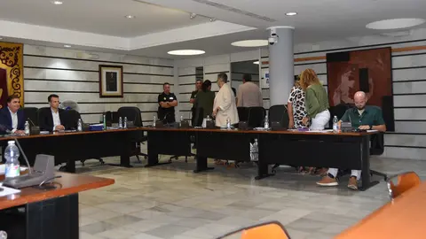 Los concejales de PSOE y PP se ausentaron en