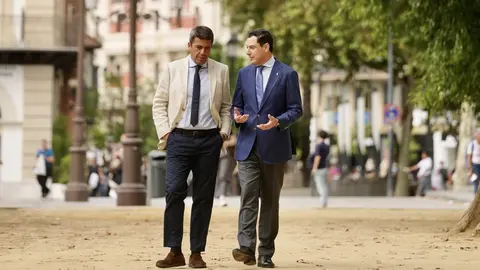 Encuentre entre el presidente de la Junta de Andaluc&iacute;a, Juanma Moreno, y el