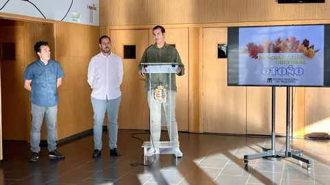 Vidal Blanco junto a Benito Conde y Federico Caballero_ Presentaci&oacute;n programaci&oacute;n oto&ntilde;o 2024.