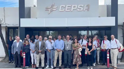 Visita de participantes del Foro a instalaciones de Cepsa en La R&aacute;bida