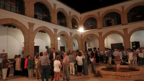 Agradable acto de convivencia con los mayores en el D&iacute;a Internacional del Mayor