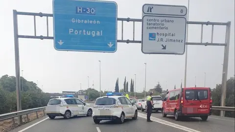 Carretera cortada por accidente de tr&aacute;fico