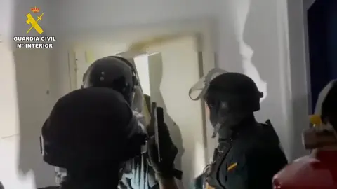 La Guardia Civil en uno de los registros