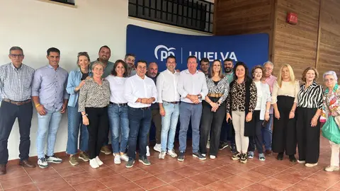 Simpatizantes y militantes del PP del And&eacute;valo reunidos en Puebla de Guzm&aacute;n