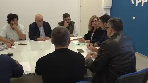 Centeno reunida con trabajadores de Fertiberia y representantes de UGT