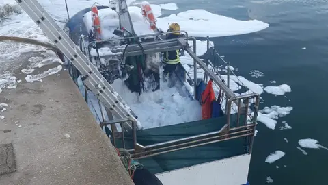 El barco sali&oacute; ardiendo