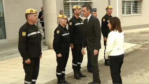 S&aacute;nchez saluda a los efectivos