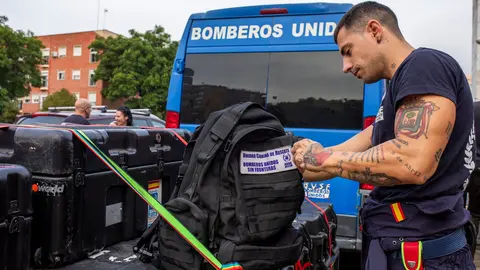 Bombero se prepara para marchar a Valencia