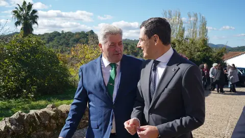 El alcalde de Casta&ntilde;o con el presidente de la Junta