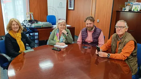 Reuni&oacute;n de la delegada de Salud y Consumo, Manuela Caro, con la Asociaci&oacute;n de Vecinos Portile&ntilde;os