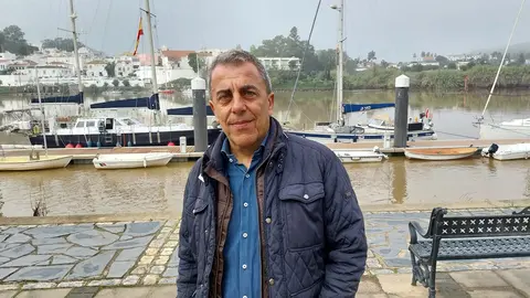 El alcalde de Sanl&uacute;car en el puerto deportivo