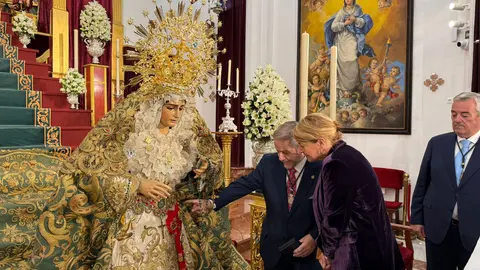 Entrega del broche a la Esperanza | Ayuntamiento de Huelva