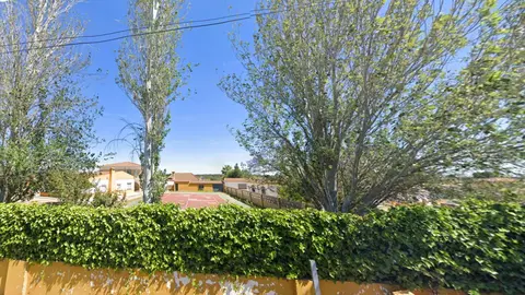 Pista deportiva de la calle Cresta del Gallo de la zona de El Rinc&oacute;n de Punta Umbr&iacute;a | G. Maps