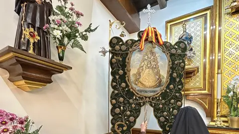 El Simpecado Verde de la Hermandad Matriz en la Casa de las Hermanas de la Cruz en Roma | Hermandad Matriz del Roc&iacute;o de Almonte