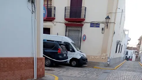 Calle precintada en Trigueros