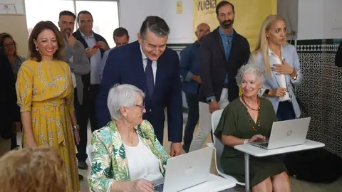 Antonio Sanz en un Punto Vuela Guadalinfo | Junta de Andaluc&iacute;a