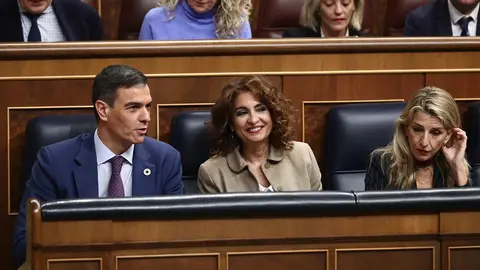 Montero r&iacute;e en el Congreso