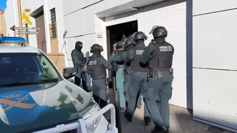 Agentes de la Guardia Civil en un reciente operativo en Isla Cristina