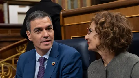 Montero junto a Pedro S&aacute;nchez