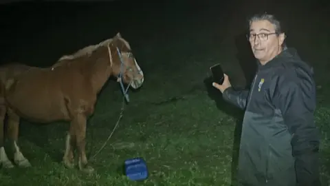 Jos&eacute; Antonio Cabrera durante la patrulla nocturna